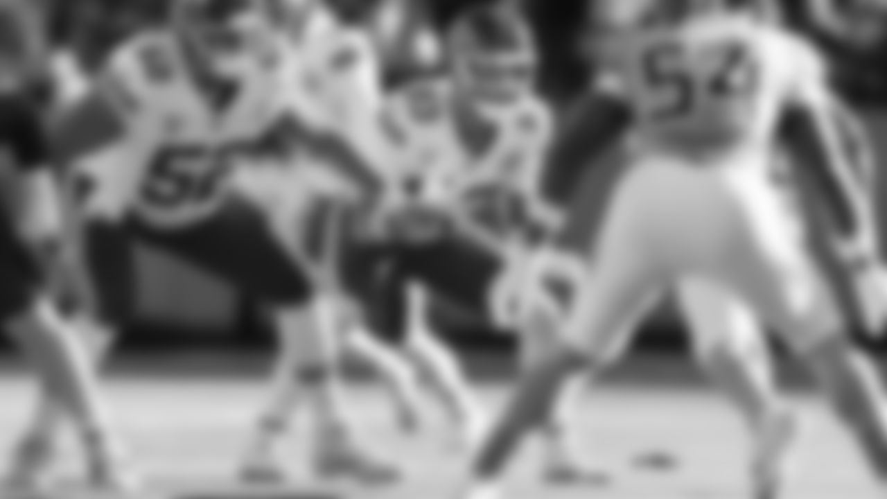 Kansas City Chiefs tight end Noah Gray (83) blocks during a week 16 NFL Football game against the Tennessee Titans on Sunday, December 21, 2025 in Nashville, Tennessee.