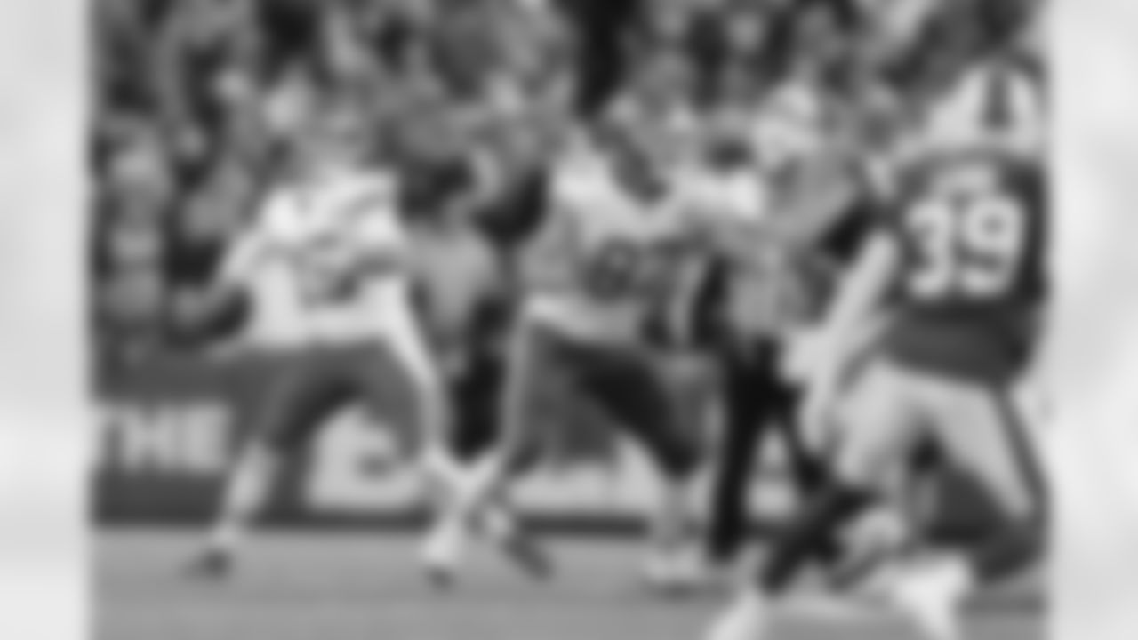 Kansas City Chiefs quarterback Patrick Mahomes (15) looks to pass during a week 9 NFL football game against the Buffalo Bills, Sunday, November 2, 2025 in Buffalo, NY