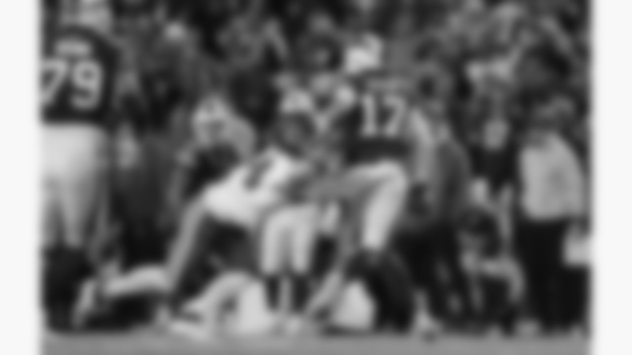 Kansas City Chiefs linebacker Leo Chenal (54) hits Buffalo Bills quarterback Josh Allen (17) during a week 9 NFL football game, Sunday, November 2, 2025 in Buffalo, NY.