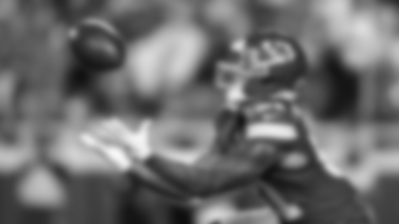 Kansas City Chiefs wide receiver Nikko Remigio (81) catches the ball during the week 6 NFL football game against the Detroit Lions, Sunday, October 12, 2025 in Kansas City, MO.