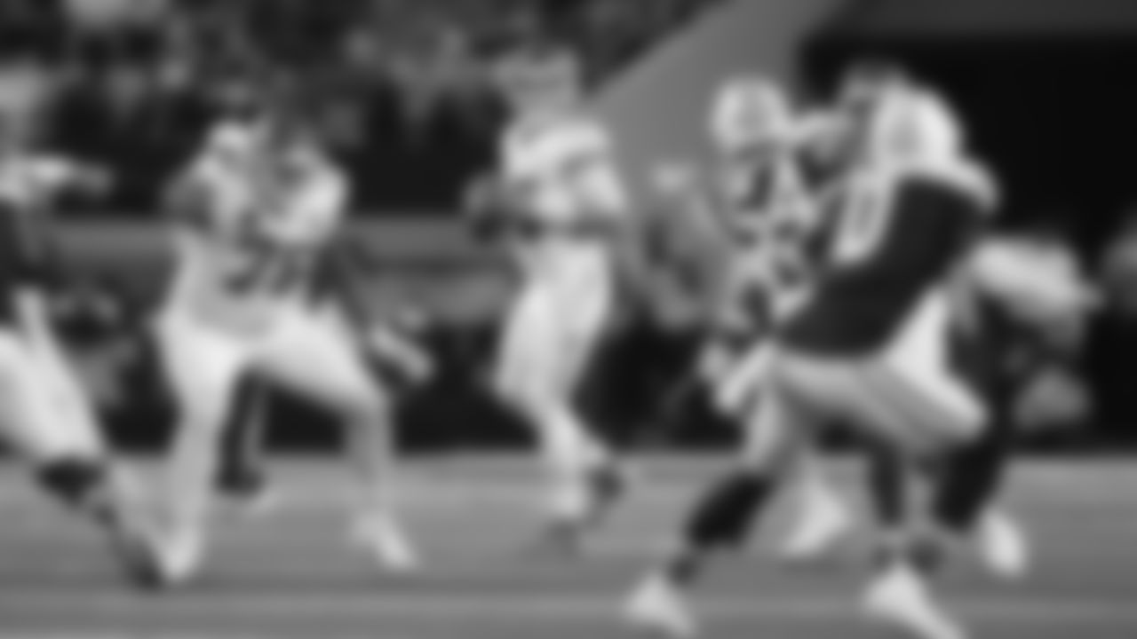 Kansas City Chiefs quarterback Patrick Mahomes (15) looks to pass during a week 13 NFL football game against the Dallas Cowboys on Thursday, November 27, 2025 in Arlington, TX.