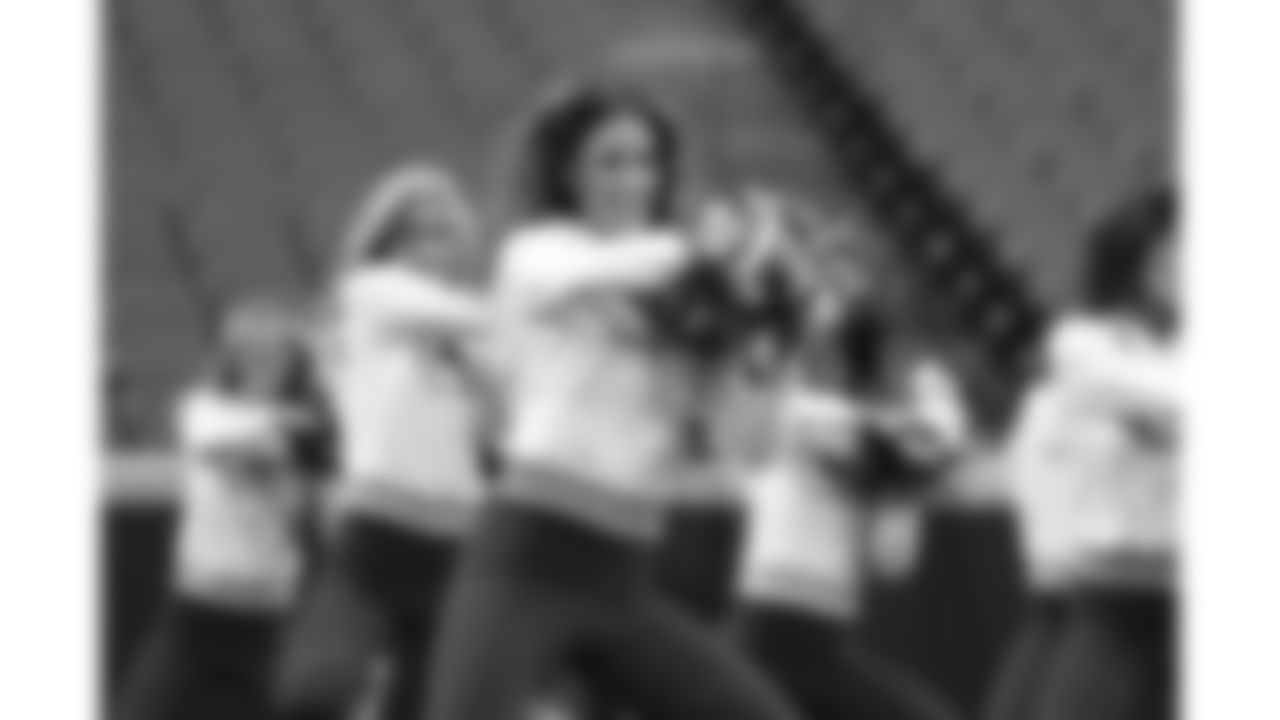 A Kansas City Chiefs Cheerleader before a week 8 NFL football game against the Washington Commanders, Monday, October 27, 2025, in Kansas City, MO.