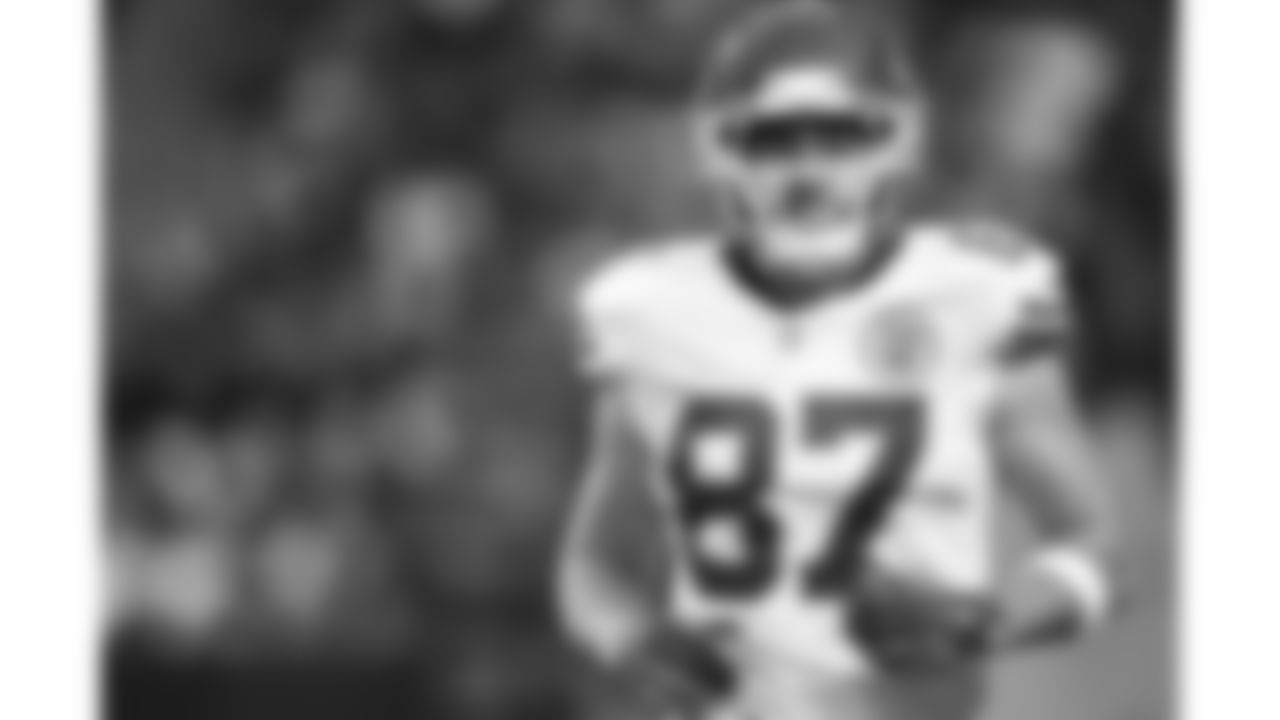 Kansas City Chiefs tight end Travis Kelce (87) runs during a week 18 NFL football game against the Las Vegas Raiders, Sunday, January 4, 2026 in Las Vegas, NV.