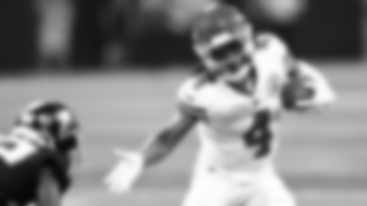 Kansas City Chiefs wide receiver Rashee Rice (4) runs with the ball during the NFL week 3 matchup against the Atlanta Falcons on Sunday, September 22, 2024 in Atlanta.