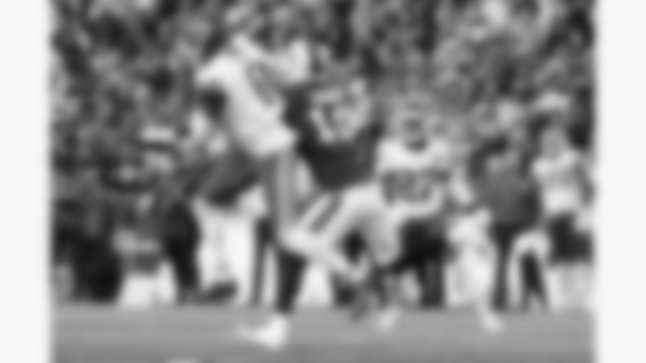 Kansas City Chiefs safety Bryan Cook (6) breaks up a pass to Buffalo Bills wide receiver Khalil Shakir (10) during a week 9 NFL football game, Sunday, November 2, 2025 in Buffalo, NY.