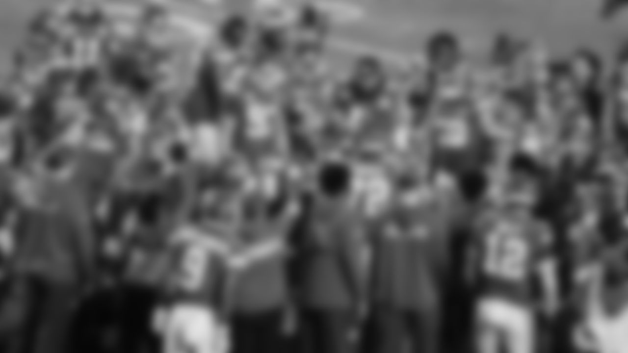 Kansas City Chiefs quarterback Chris Oladokun (19) talks with the team prior to an NFL week 17 matchup against the Denver Broncos, Thursday, December 25, 2025.