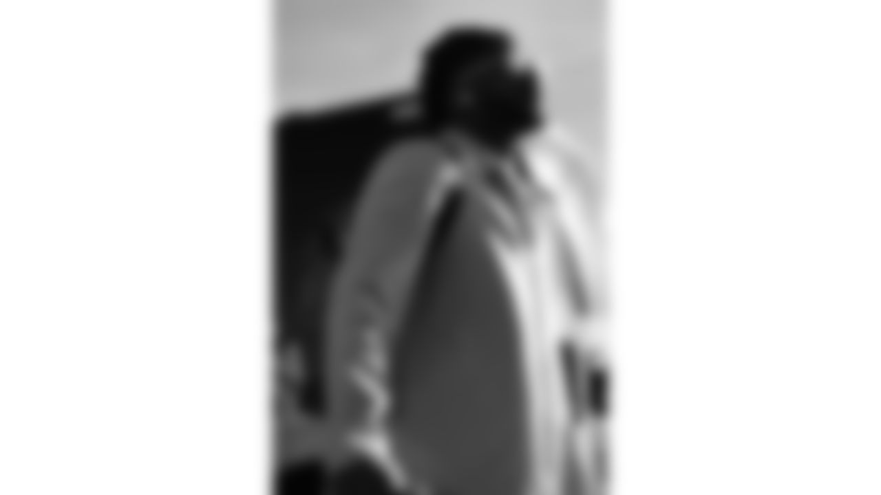 Kansas City Chiefs corner back Kristian Fulton (8) travels for a week 11 matchup with the Denver Broncos Saturday November 15, 2025.