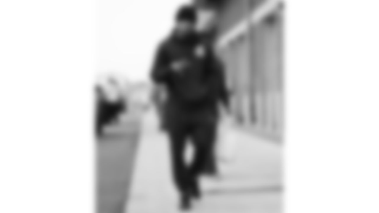 Kansas City Chiefs safety Bryan Cook (6) arrives prior to a week 12 NFL Football game against the Indianapolis Colts on Sunday, November 23, 2025 in Kansas City, MO