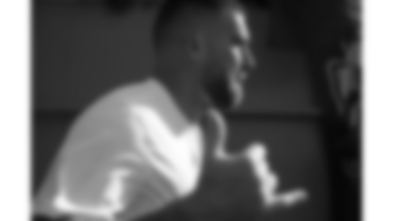 Kansas City Chiefs tight end Travis Kelce (87) warms up prior to a week 16 NFL Football game against the Tennessee Titans on Sunday, December 21, 2025 in Nashville, Tennessee.