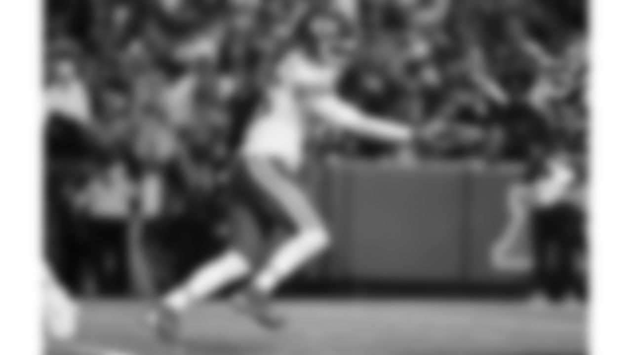 Kansas City Chiefs quarterback Patrick Mahomes (15) hands the ball off during a week 9 NFL football game against the Buffalo Bills, Sunday, November 2, 2025 in Buffalo, NY