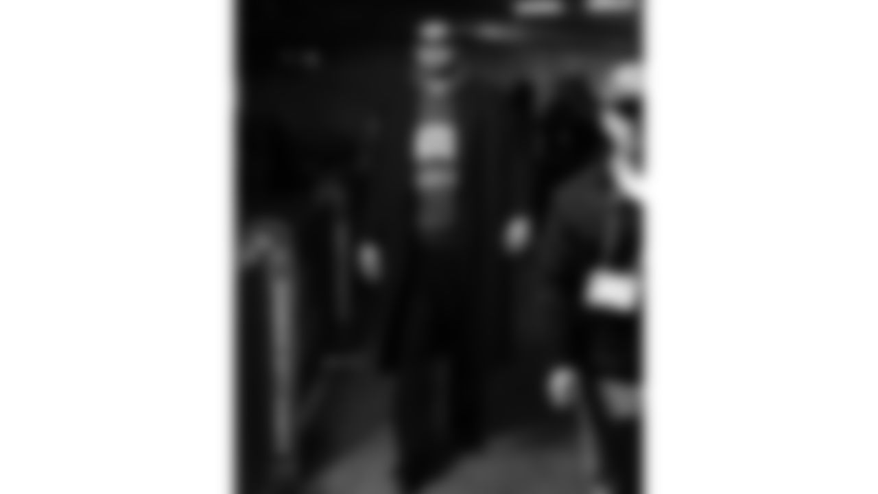 Kansas City Chiefs tight end Travis Kelce (87) arrives prior to an NFL week 17 matchup against the Denver Broncos, Thursday, December 25, 2025.