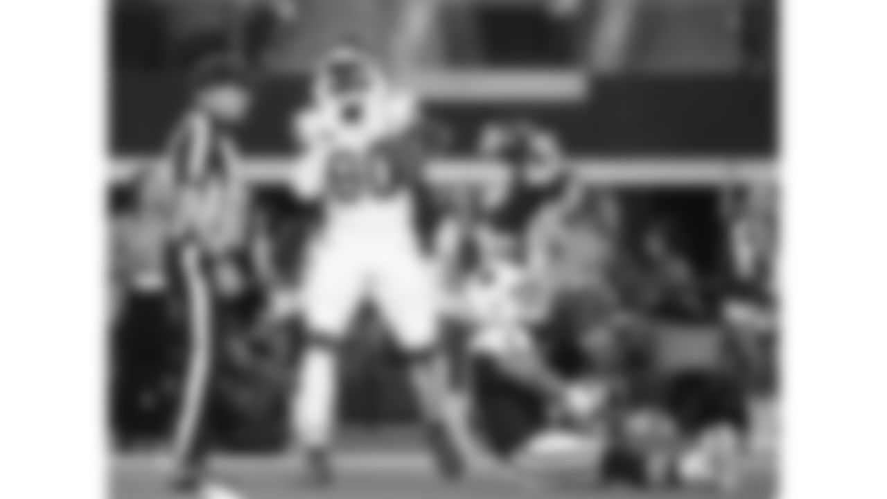 Kansas City Chiefs defensive end Charles Omenihu (90) in action during a week 13 NFL Football game against the Dallas Cowboys on Thursday, November 27, 2025 in Dallas, Texas.