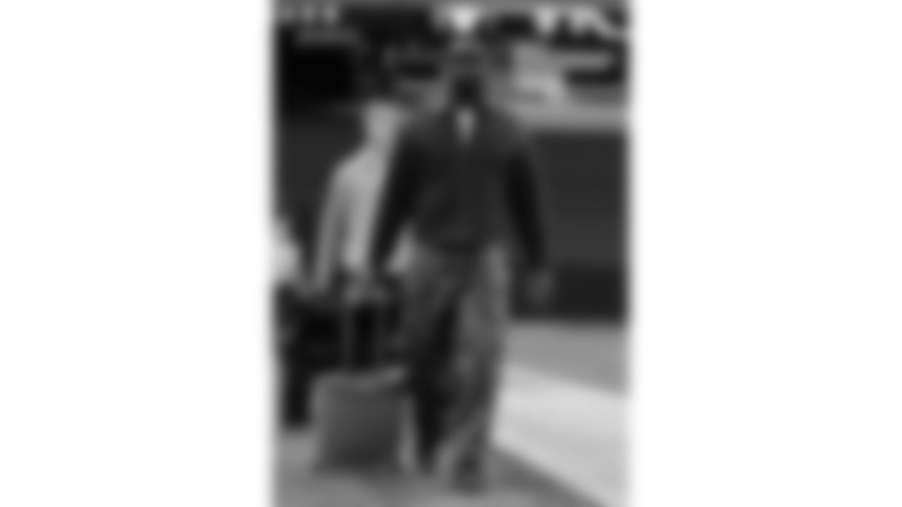 Kansas City Chiefs defensive end Charles Omenihu (90) arrives at Allegiant Stadium for a week 18 NFL football game against the Las Vegas Raiders, Sunday, January 4, 2026 in Las Vegas, NV.