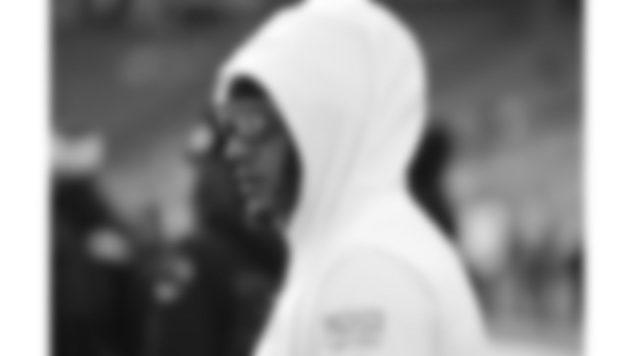 Kansas City Chiefs running back Isiah Pacheco (10) warms up prior to a week 16 NFL Football game against the Tennessee Titans on Sunday, December 21, 2025 in Nashville, Tennessee.