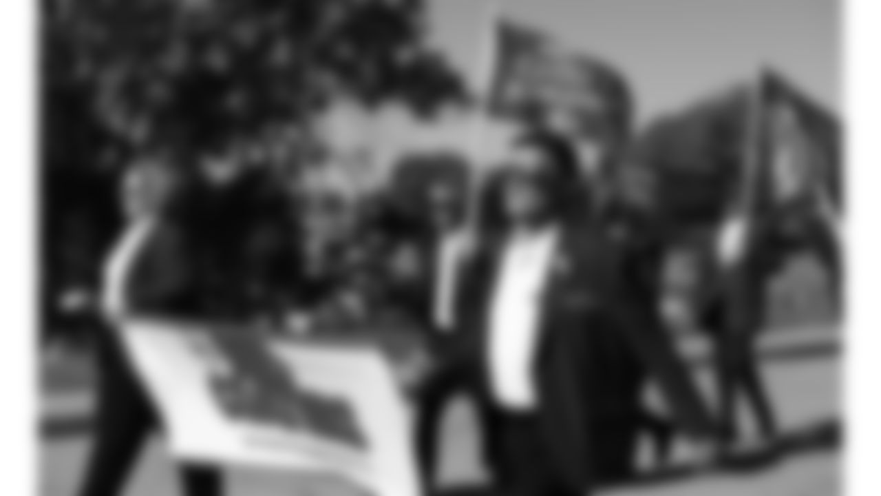 Red Coaters prior to the week 7 NFL football game against the Las Vegas Raiders on Sunday, October 19, 2025 in Kansas City, MO.