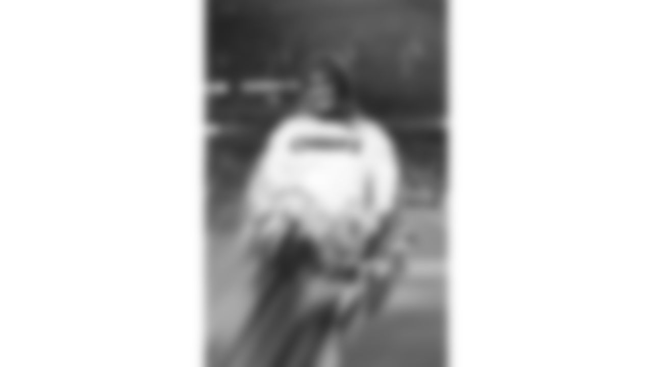 Kansas City Chiefs Cheerleaders during a week 14 NFL Football game against the Houston Texans on Sunday, December 7, 2025 in Kansas City, MO.