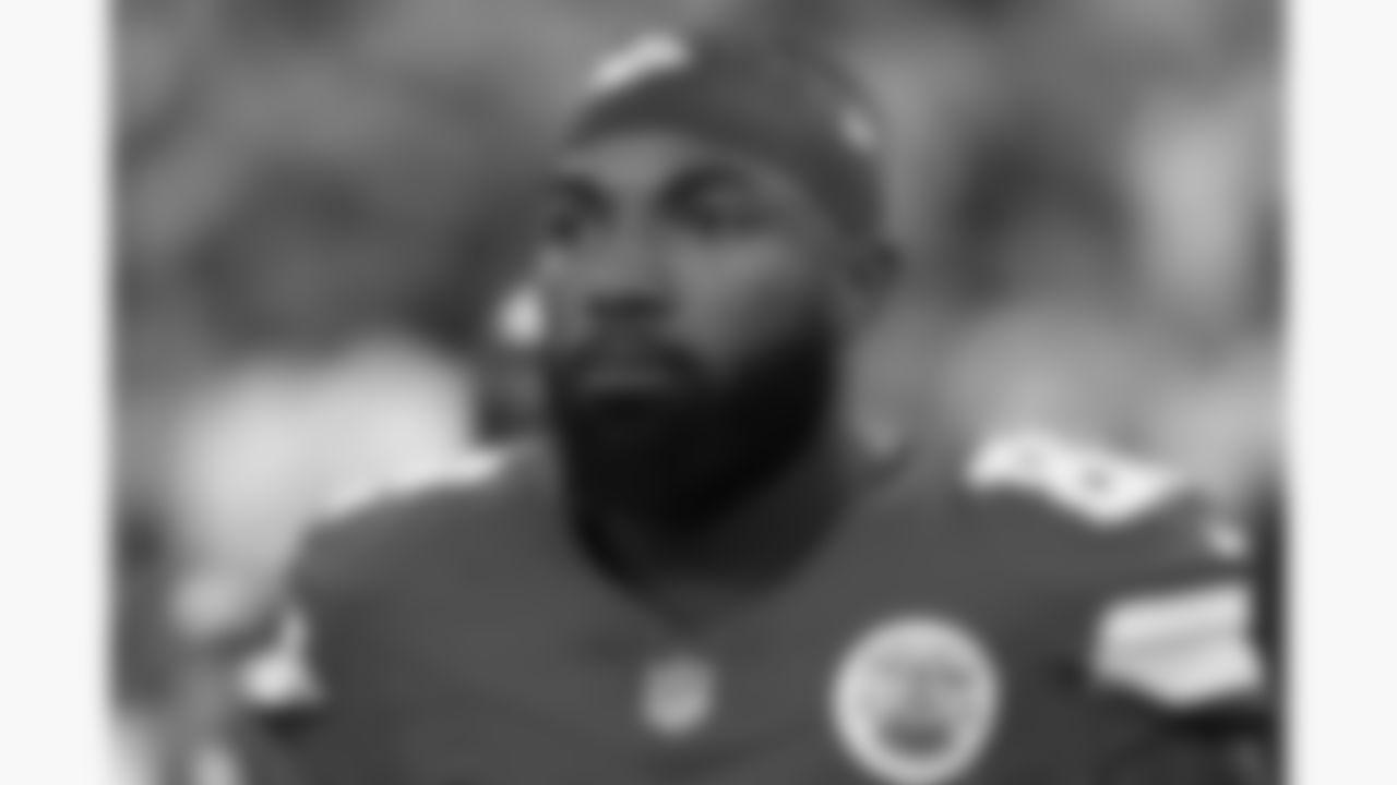 Kansas City Chiefs wide receiver Jimmy Holiday (82) looks on prior to a preseason week 3 NFL football game against the Chicago Bears, Friday, August 22, 2025 in Kansas City, MO.