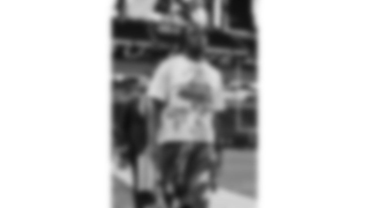 Kansas City Chiefs corner back Melvin Smith (39) arrives at Allegiant Stadium for a week 18 NFL football game against the Las Vegas Raiders, Sunday, January 4, 2026 in Las Vegas, NV.