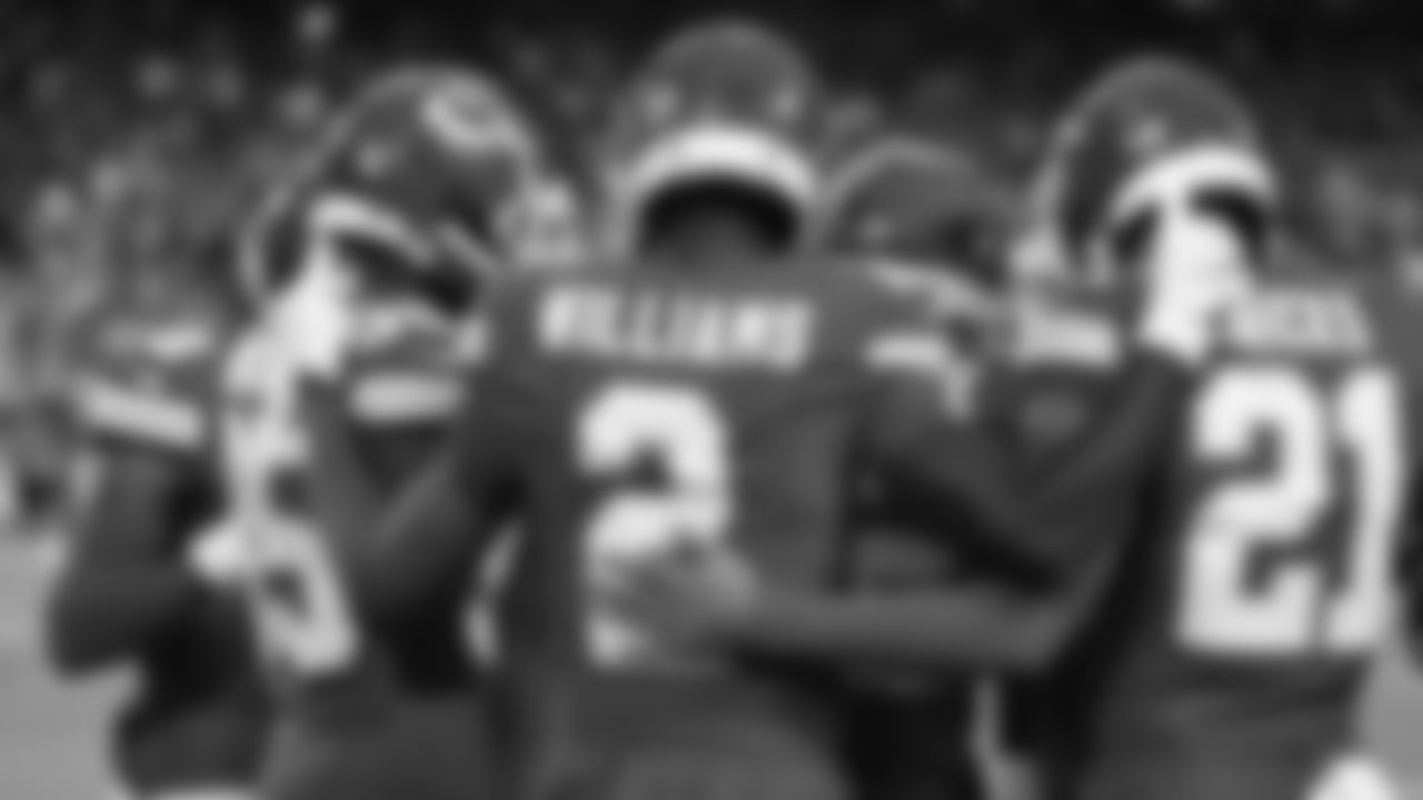 Kansas City Chiefs defensive back Nohl Williams (20) huddles with teammates prior to a week 6 NFL Football game against the Detroit Lions on Sunday, October 12, 2025 in Kansas City, MO.