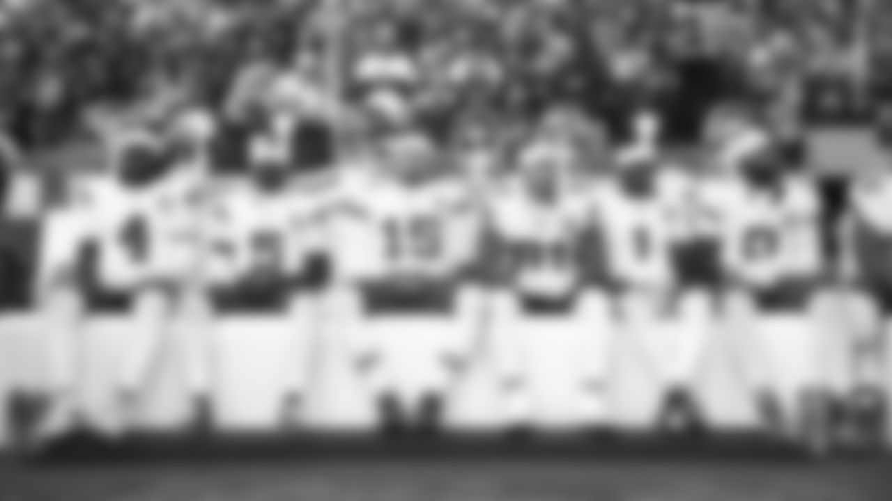 Kansas City Chiefs quarterback Patrick Mahomes (15) and the wide receivers prior to a week 9 NFL football game against the Buffalo Bills, Sunday, November 2, 2025 in Buffalo, NY