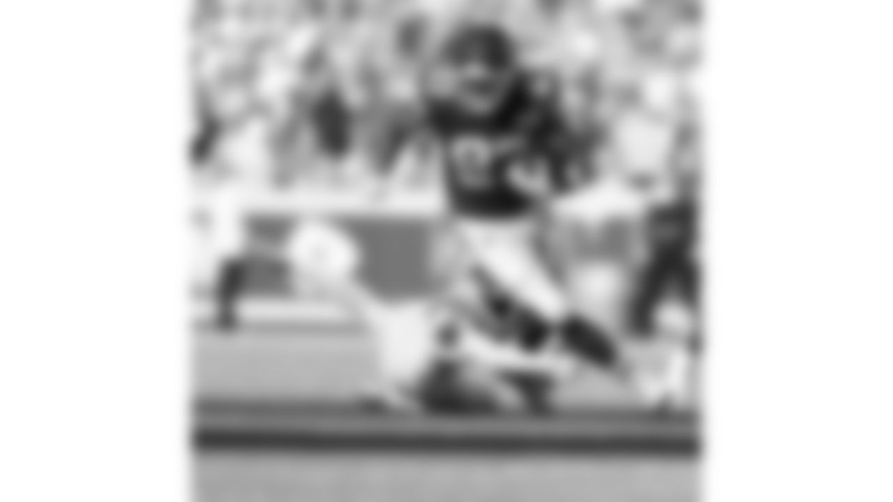 Kansas City Chiefs tight end Travis Kelce (87) runs the ball in front of Indianapolis Colts safety Cam Bynum (0) during a week 12 NFL football game, Sunday, November 23, 2025 in Kansas City, MO.