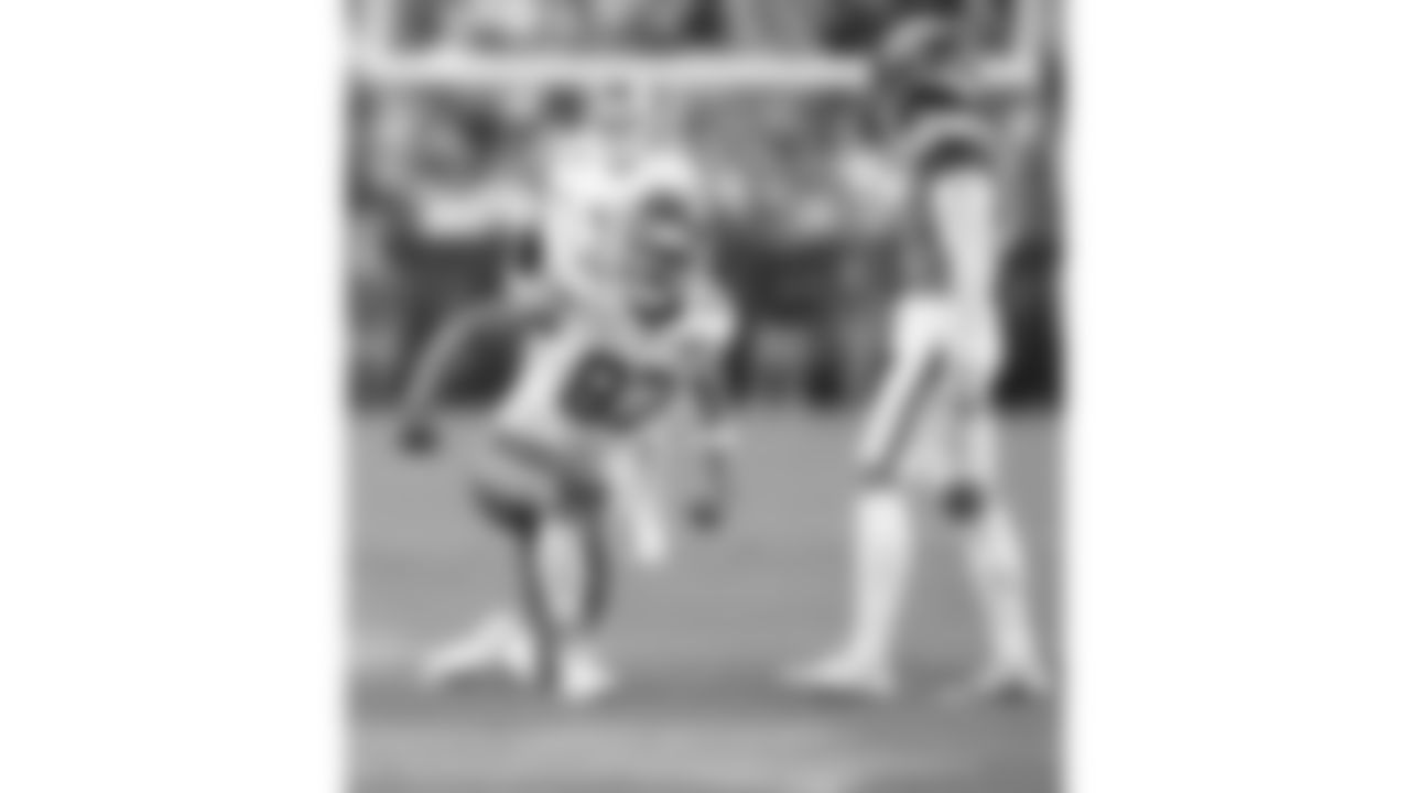 Kansas City Chiefs tight end Travis Kelce (87) screams during a week 11 NFL Football game against the Denver Broncos on Sunday, November 16, 2025 in Denver, Colorado.