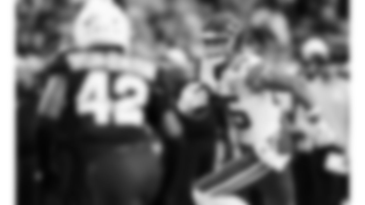 Kansas City Chiefs tight end Robert Tonyan (85) runs with the ball during a preseason week 1 NFL football game against the Arizona Cardinals, Saturday, August 9, 2025 in Glendale, AZ.