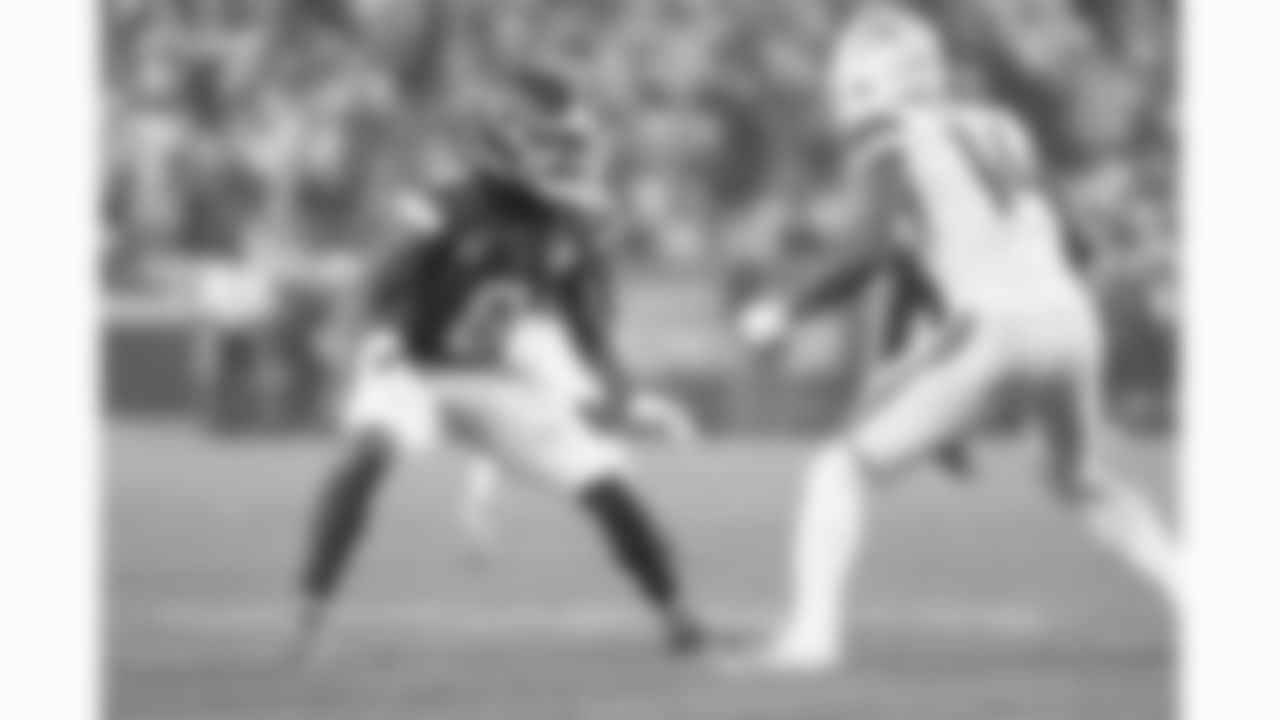 Kansas City Chiefs cornerback Kristian Fulton (8) in action during a week 17 NFL football game against the Denver Broncos, Thursday, December 25, 2025 in Kansas City, MO.