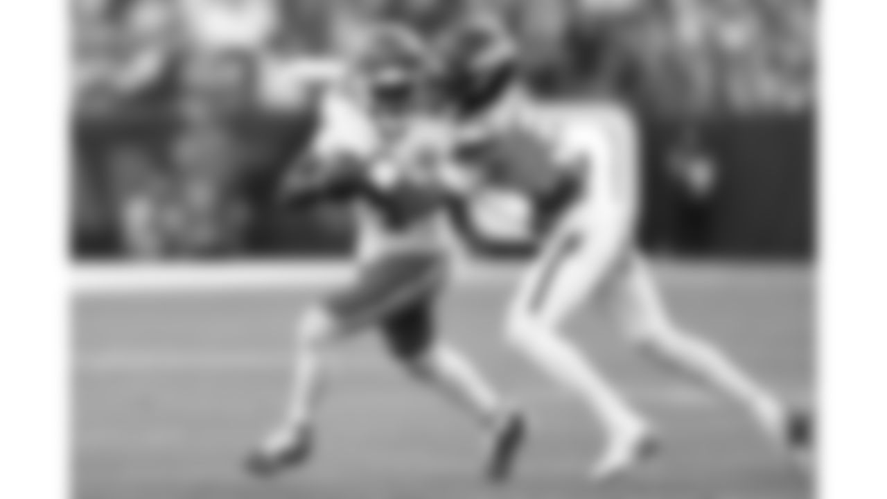 Kansas City Chiefs wide receiver Rashee Rice (4) runs with the ball during a week 11 NFL Football game against the Denver Broncos on Sunday, November 16, 2025 in Denver, Colorado.