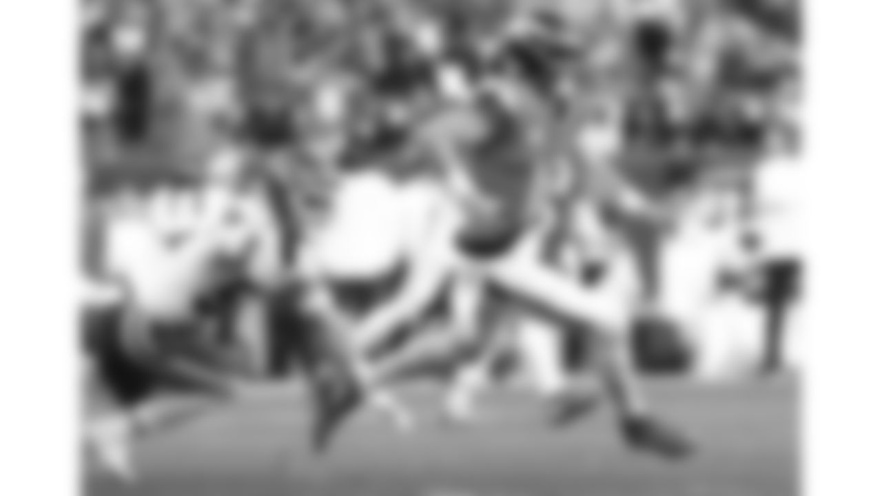 Kansas City Chiefs linebacker Leo Chenal (54) attempts to tackle Broncos quarterback Bo Nix (10) during a week 11 NFL Football game against the Denver Broncos on Sunday, November 16, 2025 in Denver, Colorado.