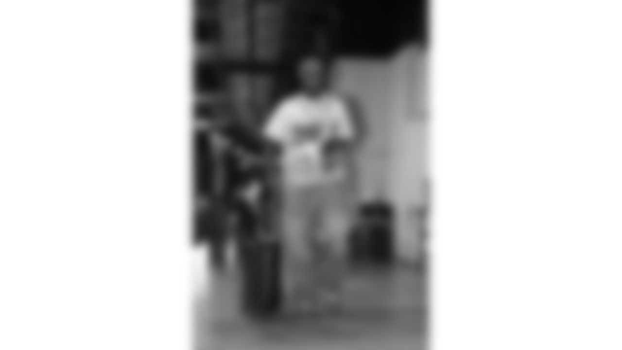 Kansas City Chiefs wide receiver Xavier Worthy (1) arrives prior to a week 11 NFL Football game against the Denver Broncos on Sunday, November 16, 2025 in Denver, Colorado.