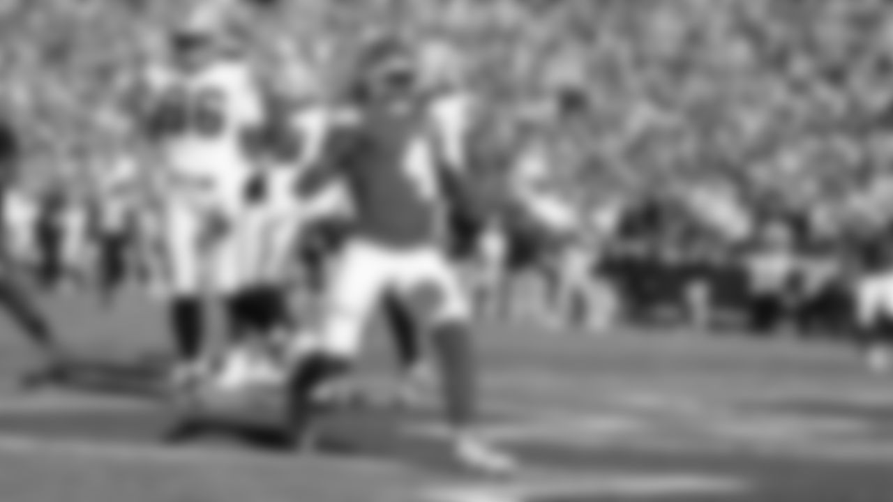 Kansas City Chiefs wide receiver Rashee Rice (4) in the end zone after a touchdown during a week 7 NFL Football game against the Las Vegas Raiders on Sunday, October 19, 2025 in Kansas City, MO.