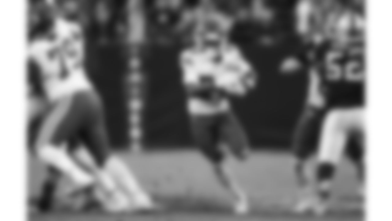 Kansas City Chiefs running back Brashard Smith (24) runs the ball during a week 18 NFL football game against the Las Vegas Raiders, Sunday, January 4, 2026 in Las Vegas, NV.