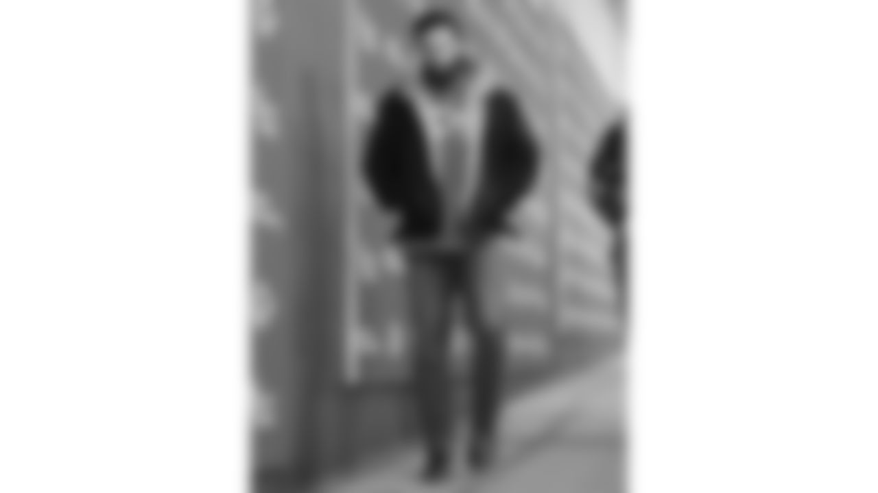 Kansas City Chiefs tight end Noah Gray (83) arrives prior to an NFL week 15 matchup against the Los Angeles Chargers, Sunday December 14, 2025.