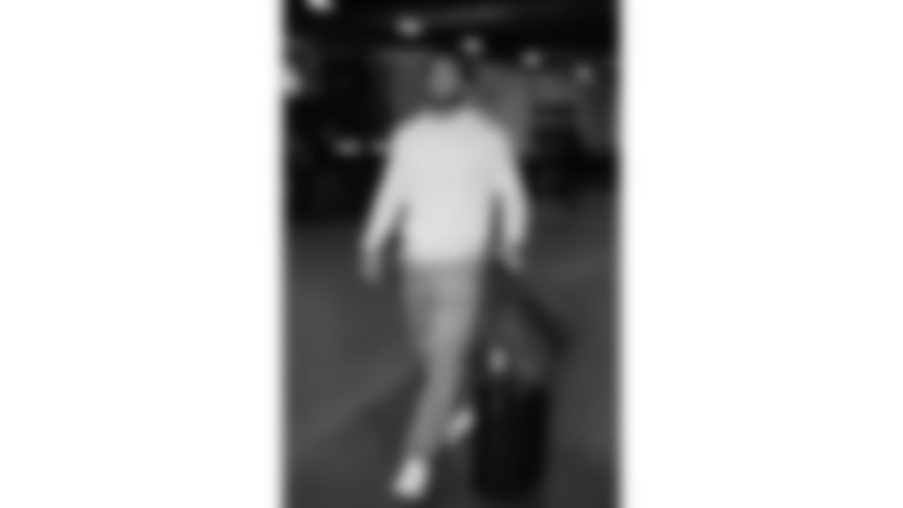 Kansas City Chiefs defensive back Jaden Hicks (21) arrives prior to a week 11 NFL Football game against the Denver Broncos on Sunday, November 16, 2025 in Denver, Colorado.