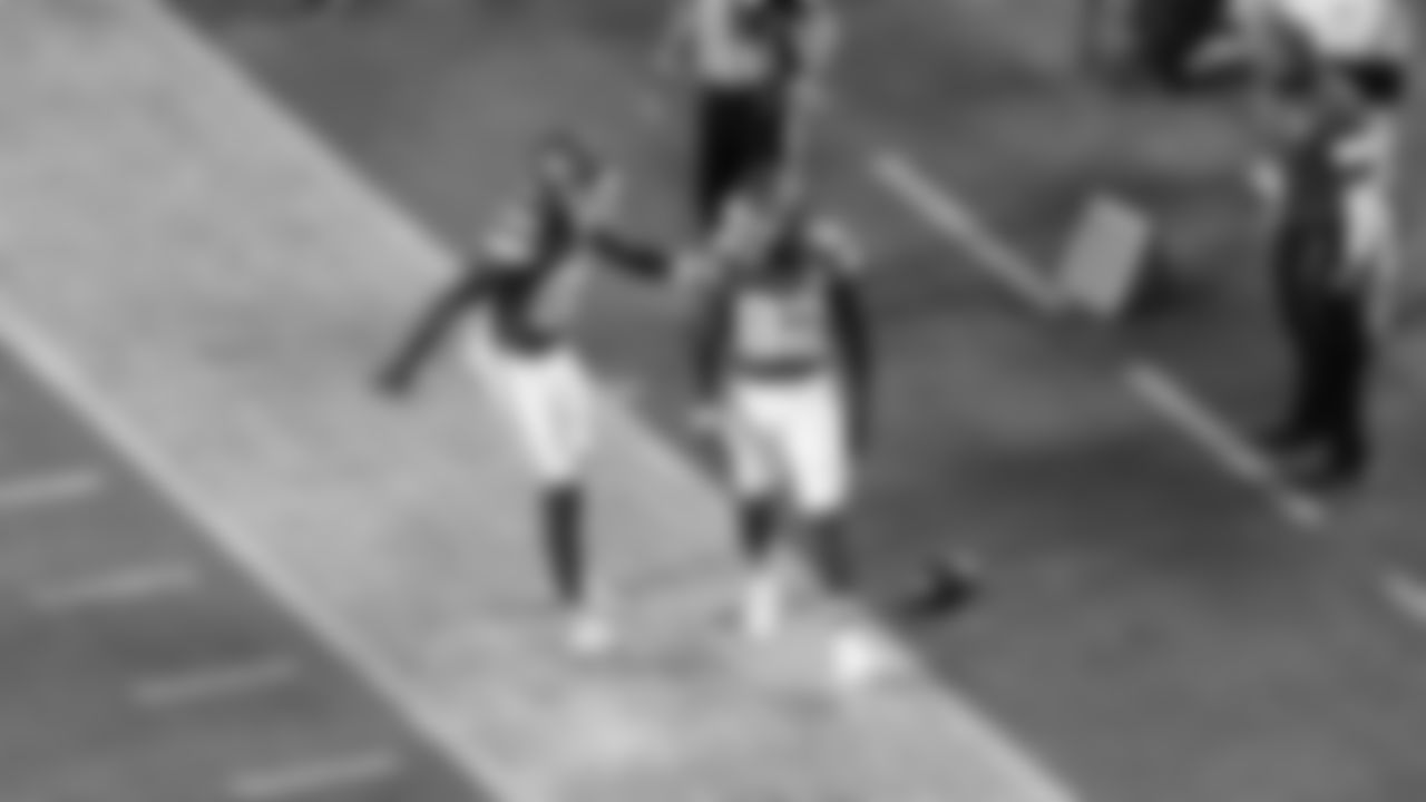 Kansas City Chiefs wide receiver Jason Brownlee (89) celebrates with wide receiver Jimmy Holiday (82) during a preseason week 3 NFL football game against the Chicago Bears, Friday, August 22, 2025 in Kansas City, MO.