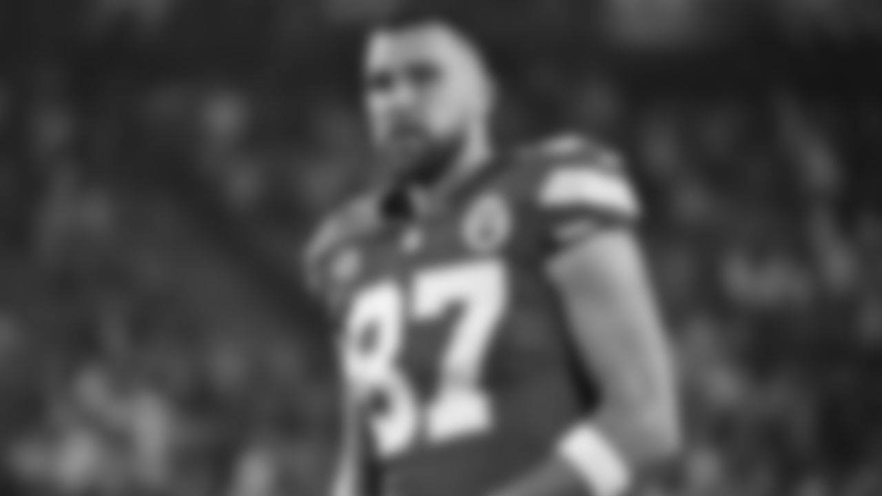 Kansas City Chiefs tight end Travis Kelce (87) prior to the week 11 NFL football game against the Philadelphia Eagles, November 20, 2023 in Kansas City.