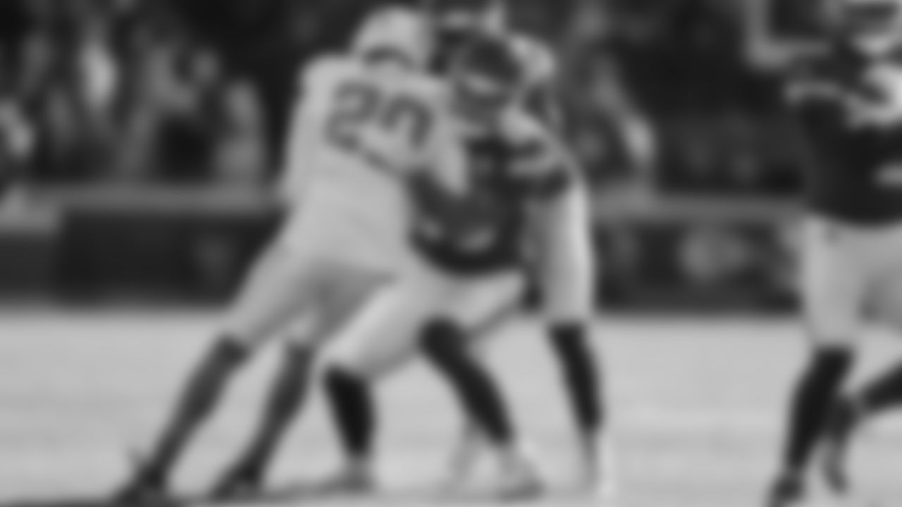 Kansas City Chiefs tight end Noah Gray (83) in position during an NFL week 15 matchup against the Los Angeles Chargers, Sunday December 14, 2025.