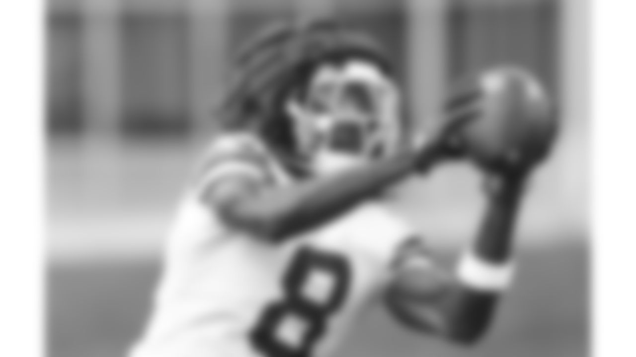 Kansas City Chiefs cornerback Kristian Fulton (8) catches a pass during day 20 of training camp in Kansas City, MO on Wednesday, August 20, 2025.