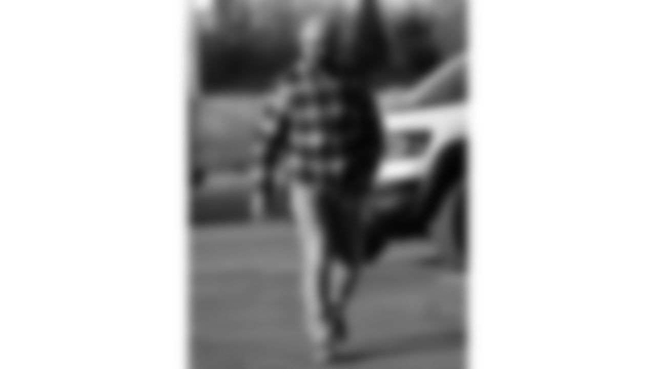 Kansas City Chiefs running back Elijah Mitchell (25) arrives prior to an NFL week 15 matchup against the Los Angeles Chargers, Sunday December 14, 2025.