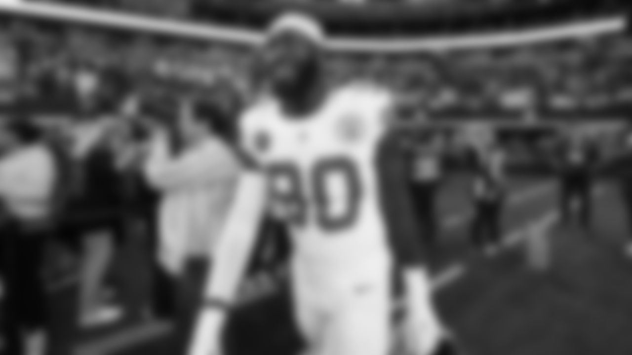 Kansas City Chiefs defensive end Charles Omenihu (90) prior to a week 13 NFL football game against the Dallas Cowboys on Thursday, November 27, 2025 in Arlington, TX.