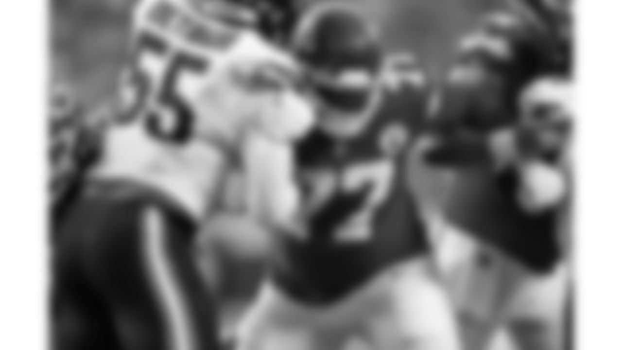 Kansas City Chiefs offensive lineman Jaylon Moore (77) blocking during a preseason week 3 NFL football game against the Chicago Bears, Friday, August 22, 2025 in Kansas City, MO.