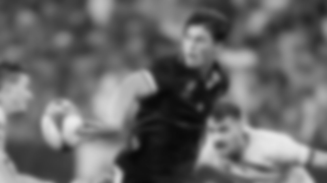 Louis-Rees-Zammit-2