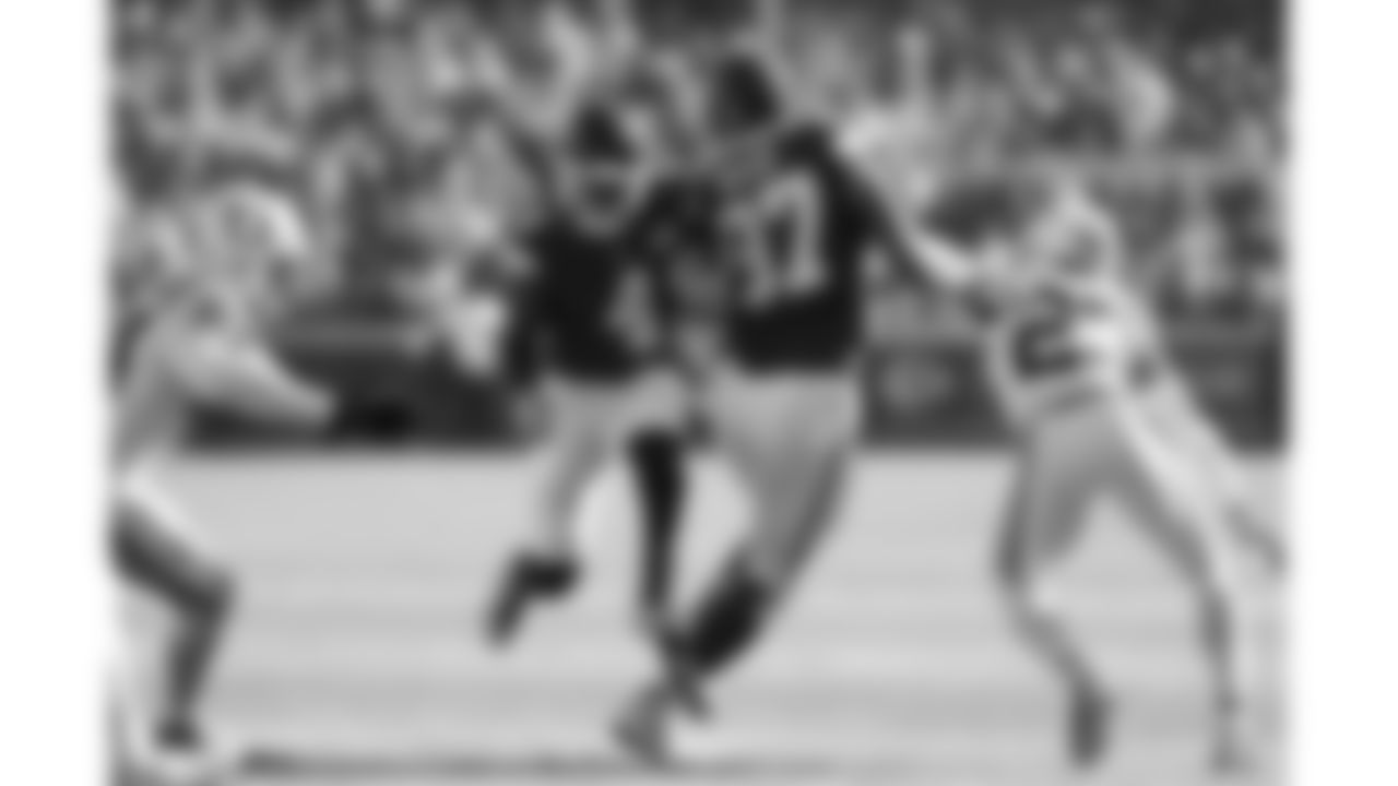 Kansas City Chiefs tight end Travis Kelce (87) blocks for wide receiver Rashee Rice (4) running the ball during a week 12 NFL football game against the Indianapolis Colts, Sunday, November 23, 2025 in Kansas City, MO.