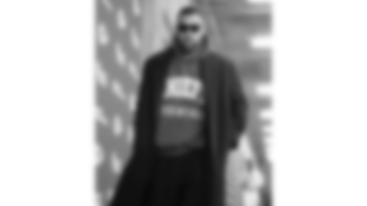 Kansas City Chiefs tight end Travis Kelce (87) arrives prior to an NFL week 17 matchup against the Denver Broncos, Thursday, December 25, 2025.