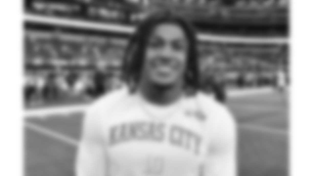 Kansas City Chiefs running back Isiah Pacheco (10) prior to a week 13 NFL football game against the Dallas Cowboys on Thursday, November 27, 2025 in Arlington, TX.