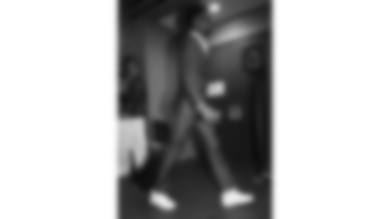 Kansas City Chiefs wide receiver Tyquan Thornton (80) arrives prior to a week 13 NFL football game against the Dallas Cowboys on Thursday, November 27, 2025 in Arlington, TX.