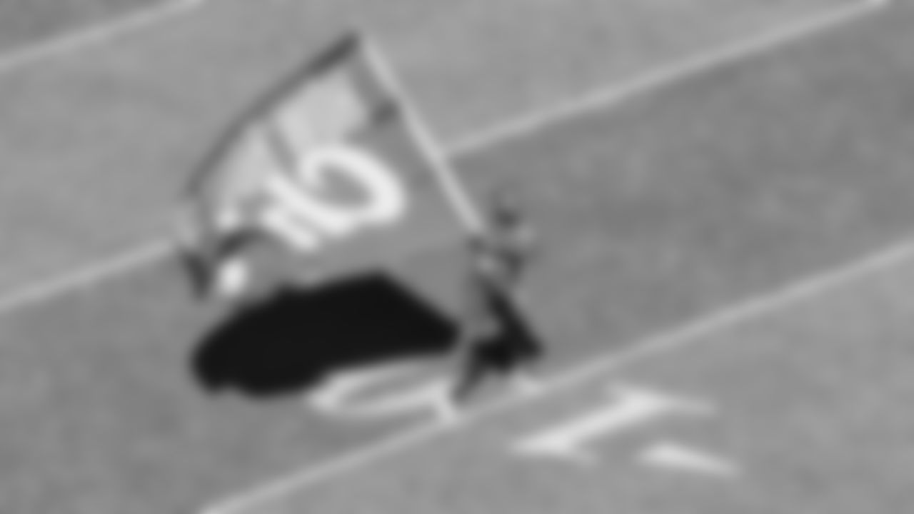 Chiefs Flag Runners during a week 7 NFL Football game against the Las Vegas Raiders on Sunday, October 19, 2025.