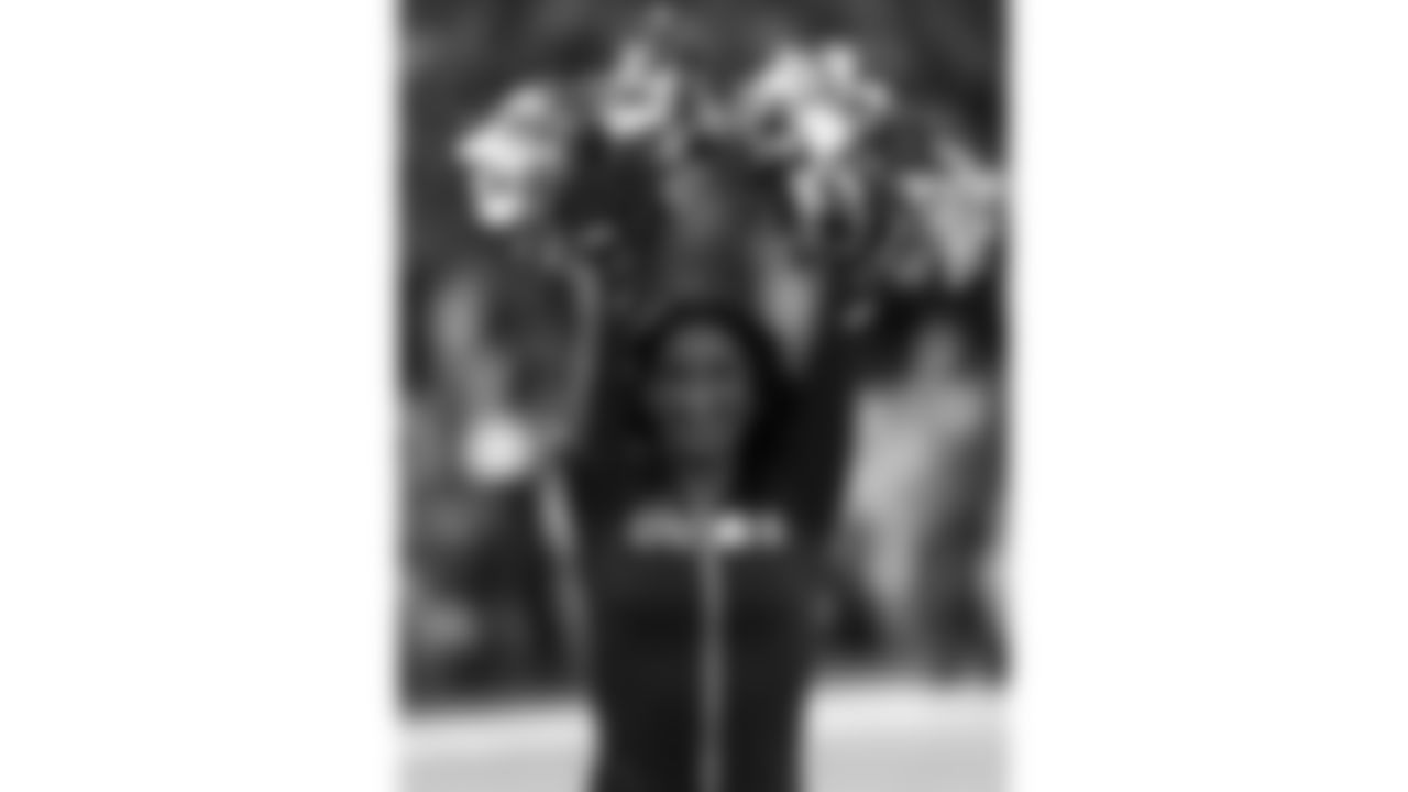 A Kansas City Chiefs Cheerleader before a week 12 NFL football game against the Indianapolis Colts, Sunday, November 23, 2025 in Kansas City, MO.