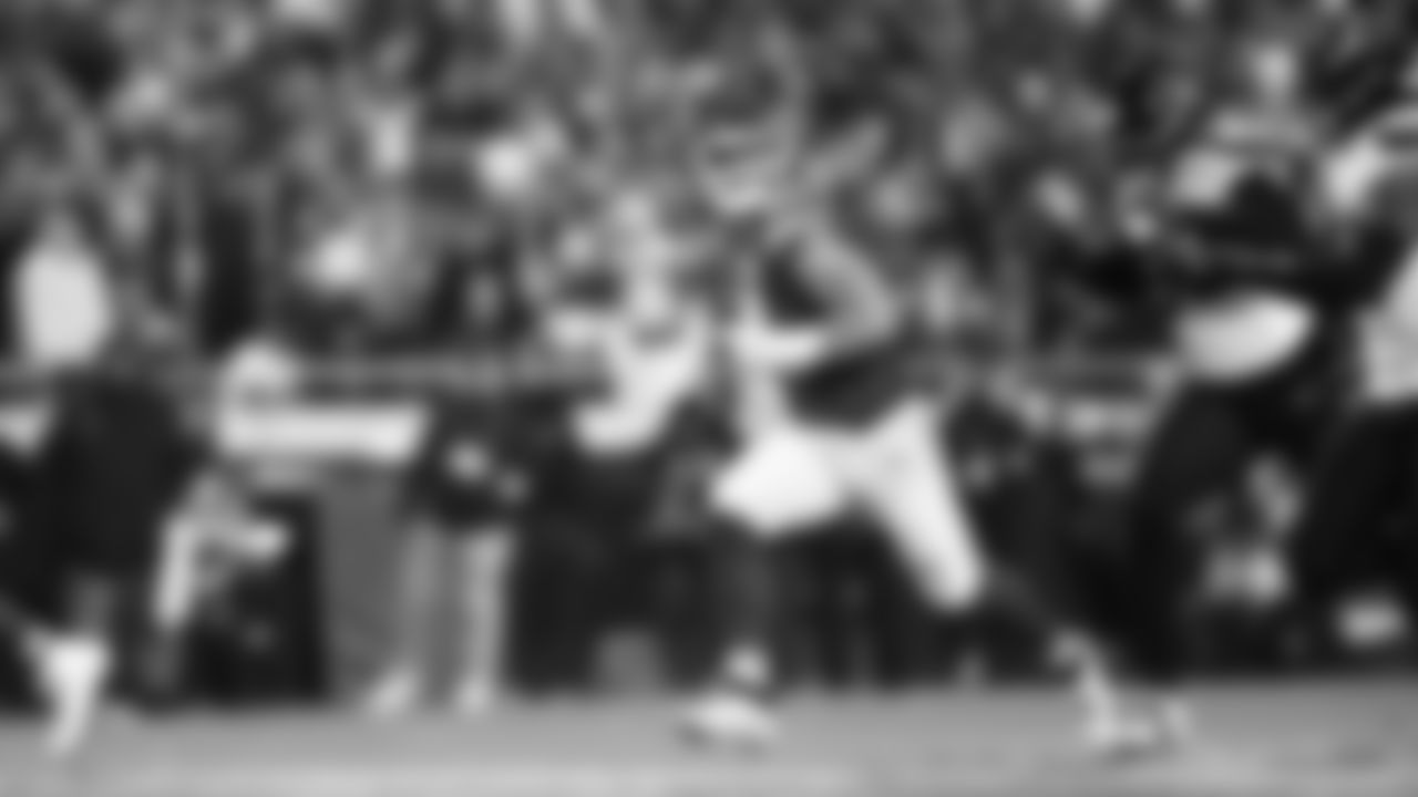 Kansas City Chiefs linebacker Leo Chenal (54) in position during an NFL week 14 matchup against the Houston Texans, Sunday December 7, 2025.